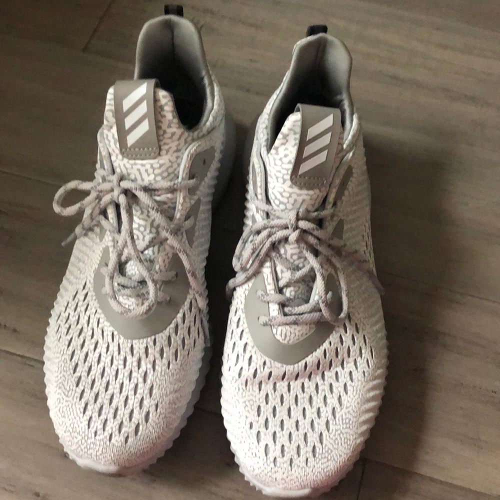 Adidas Bounce Sneakers🗣LIKE NEW😱